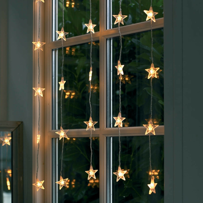 guirlades lumineuses fenêtres décoration de Noël
