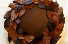 gâteau feuille d'automne à la meringue et à la mousse au chocolat