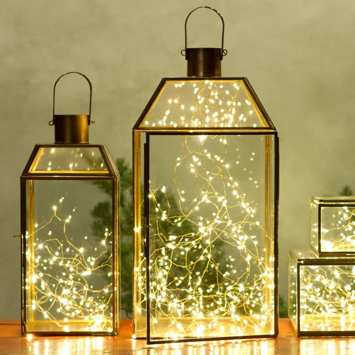 lanternes et guirlandes pour la décoration de Noël