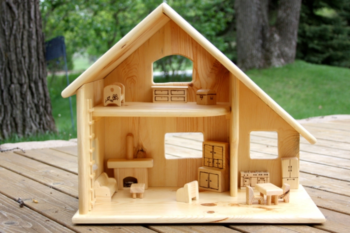 maison de poupée en bois à fabriquer soi-même