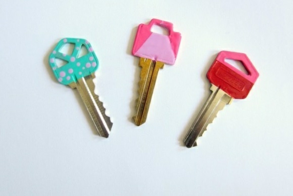 vernis à ongles pour décorer des clés