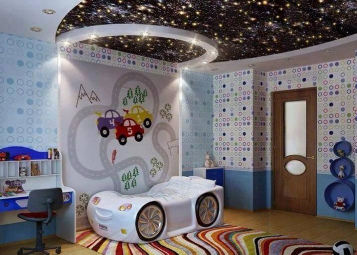 design intérieur chambre d'enfant papier peint plafond
