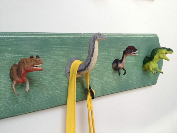 diy patère design bois dinosaures