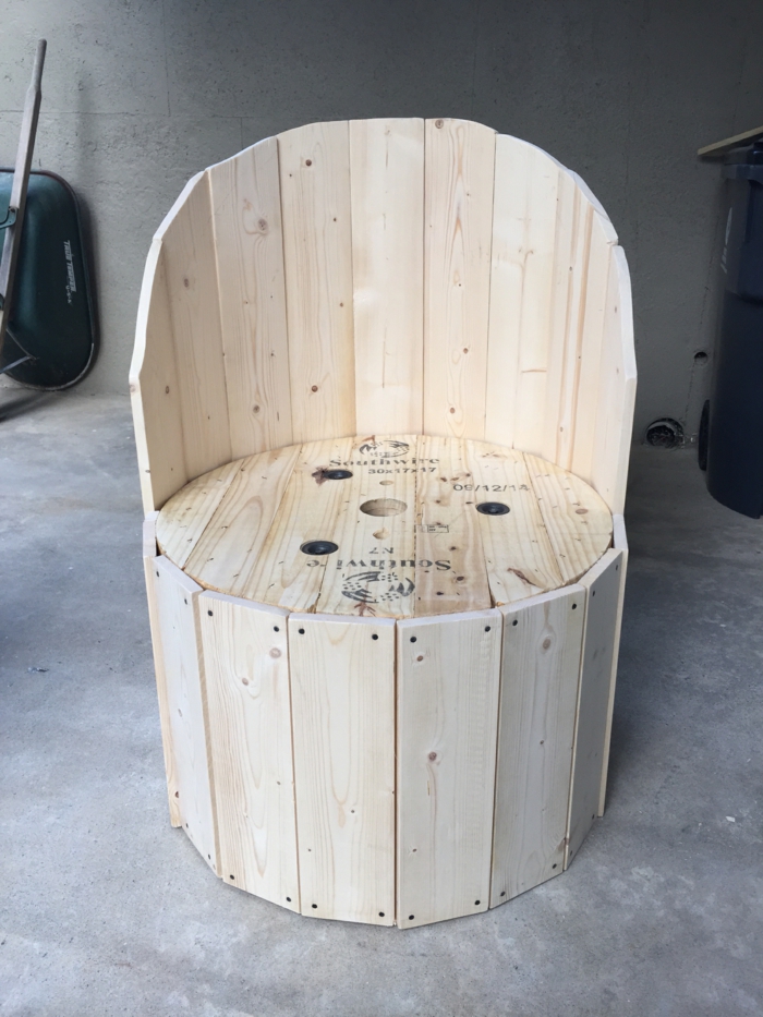 idée diy d'une chaise originale de touret bois