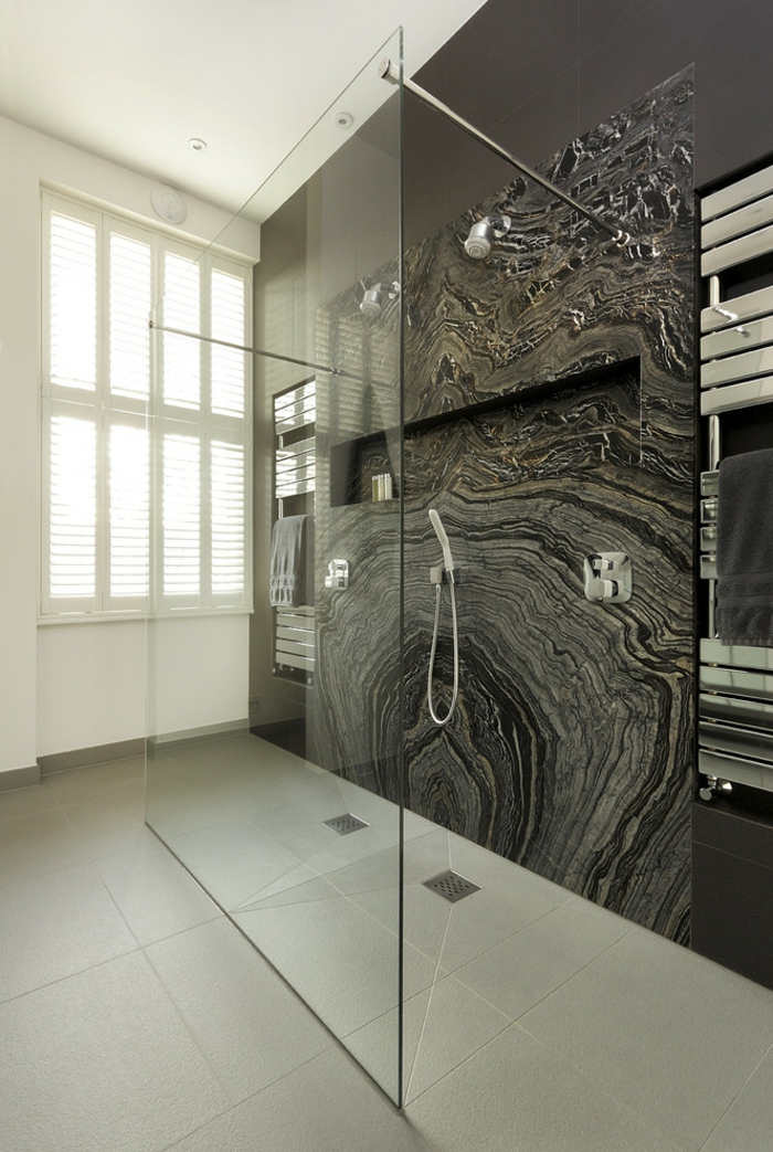 salle de bains moderne douche à l'italienne