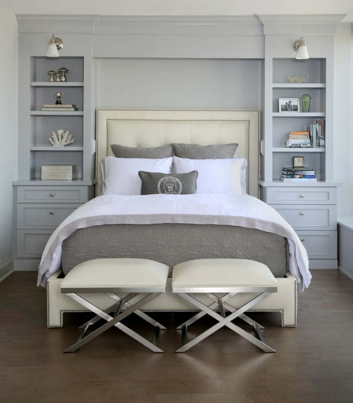 idée design pour votre chambre meuble bout de lit tabourets