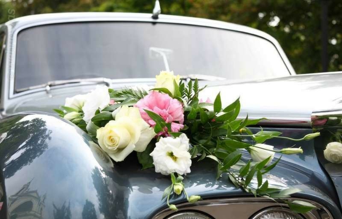 décoration voiture mariage florale idée