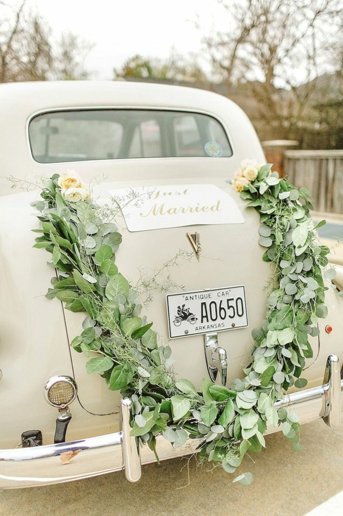 décoration voiture mariage florale