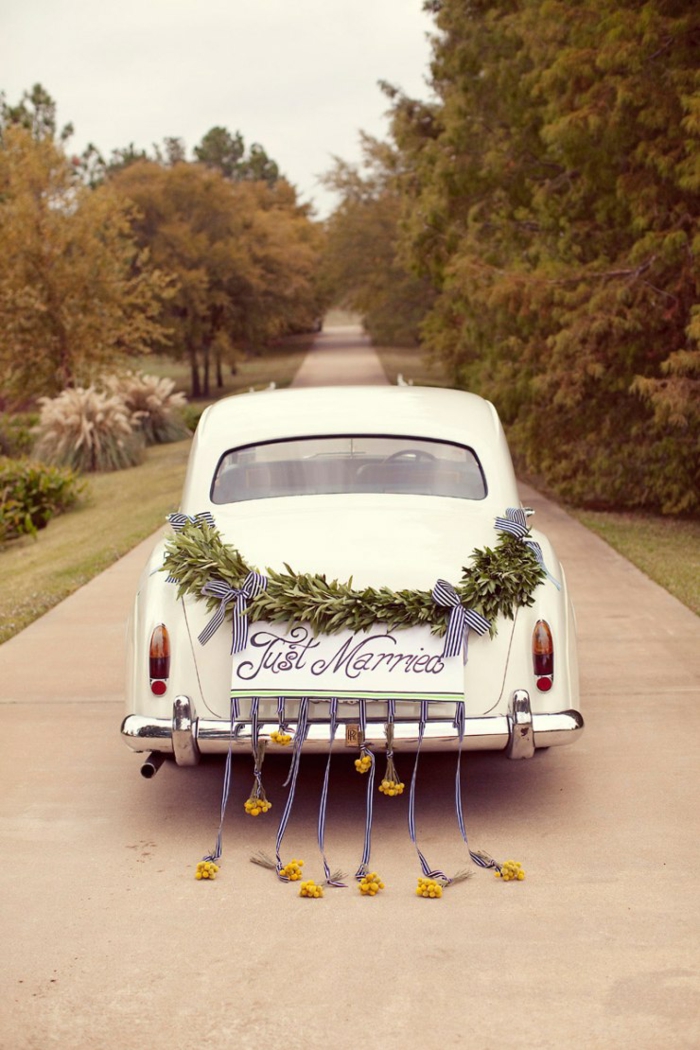 décoration voiture mariage rétro