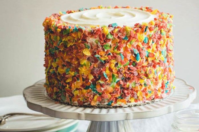 idée décoration gâteau avec des décors en sucre