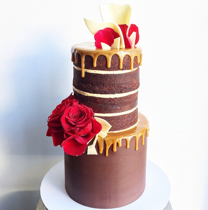 idée décoration gâteau avec du chocolat et du caramel