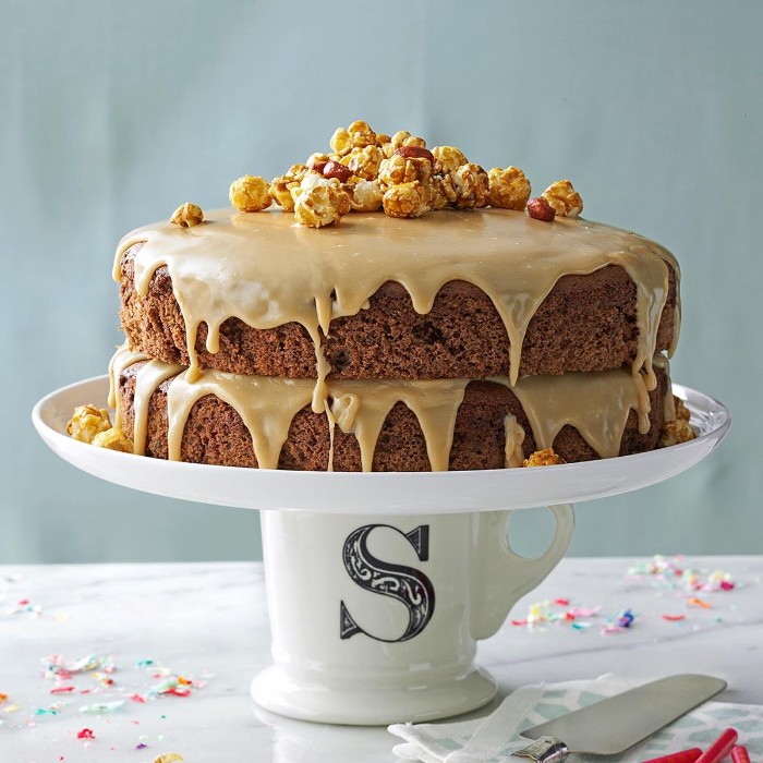idée décoration gâteau caramel et noix de pécan