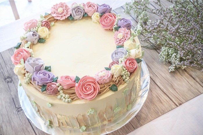 idée décoration gâteau de mariage fleurs