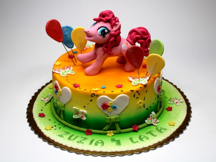 idée décoration gâteau figurine en pâte à sucre poney