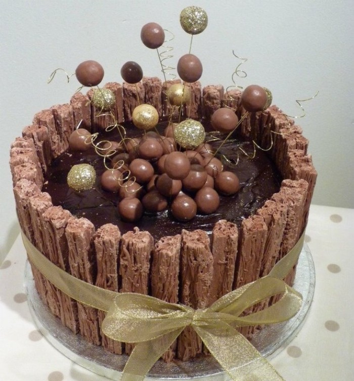 idée décoration gâteau figurines en chocolat