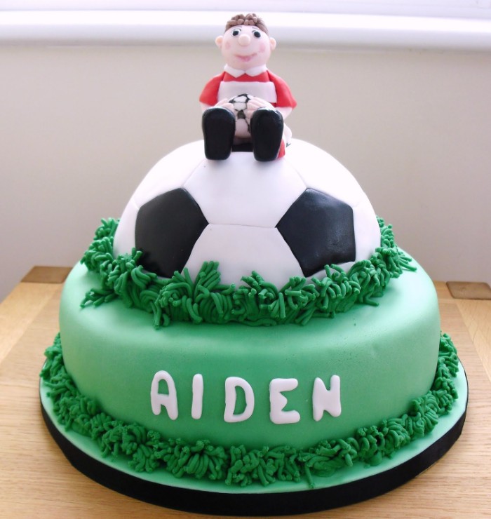 idée décoration gâteau football garçon