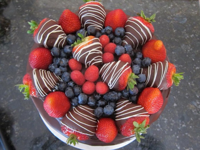 idée décoration gâteau fruits fraises