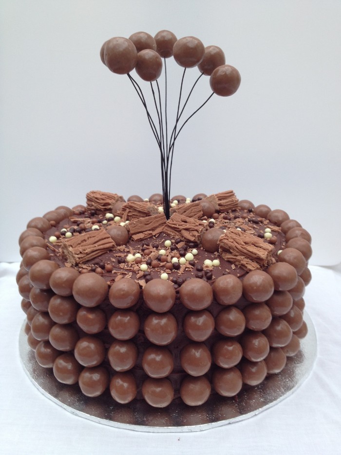 idée décoration gâteau petites boules en chocolat