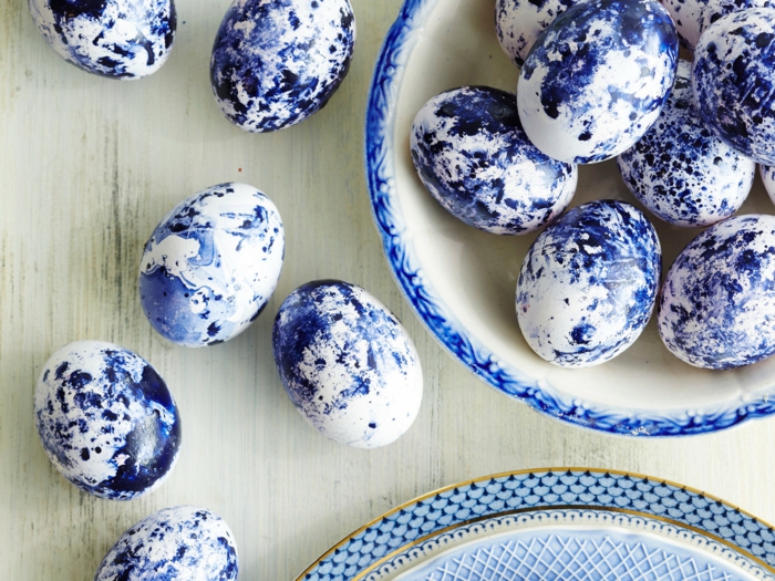 œuf de paques idée vernis à ongle en bleu