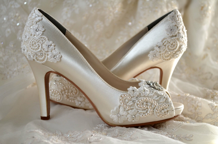 dentelle pour décorer les chaussures mariage femme