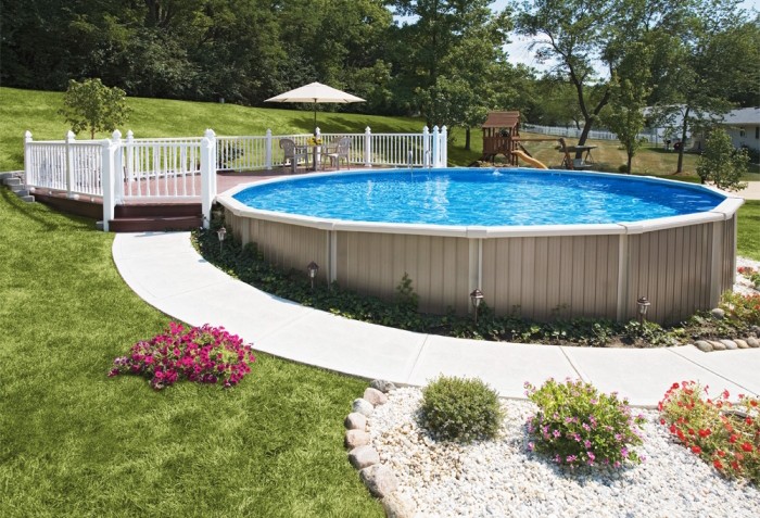 jardin piscine semi-enterrée bois composite