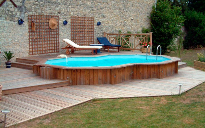 petite piscine semi-enterrée bois