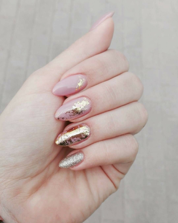 nail art facile avec des feuilles d'or
