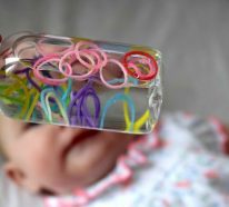 Comment fabriquer une bouteille sensorielle pour votre bébé (4)