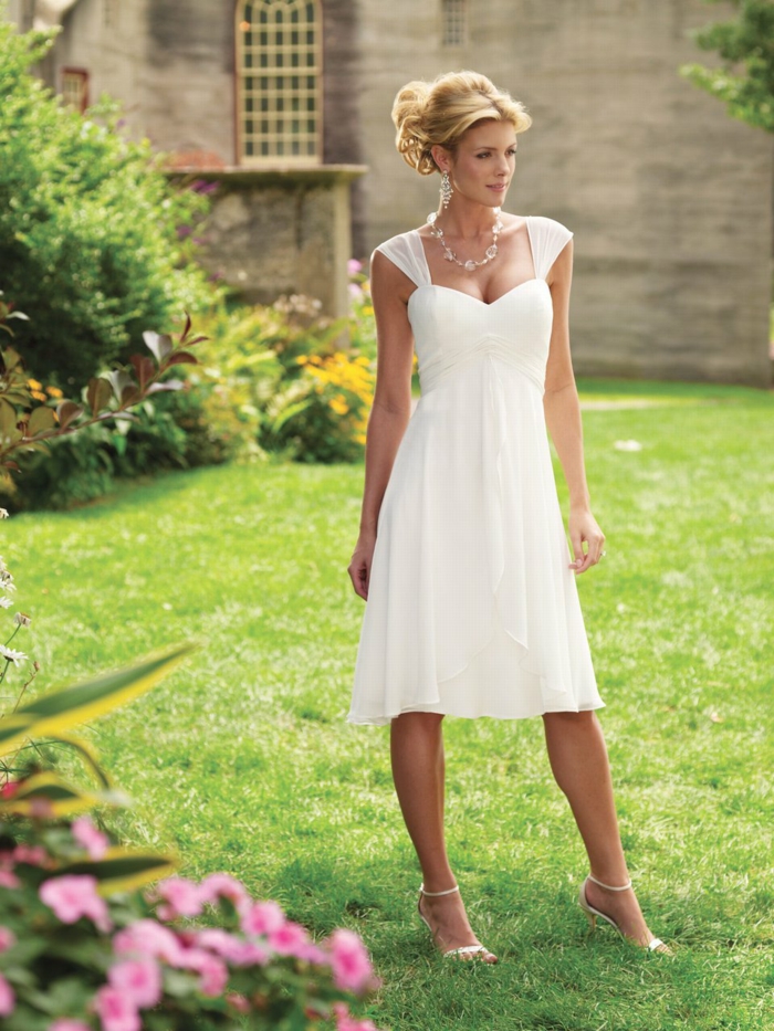 robe de mariée courte et simple parfaite pour l'été