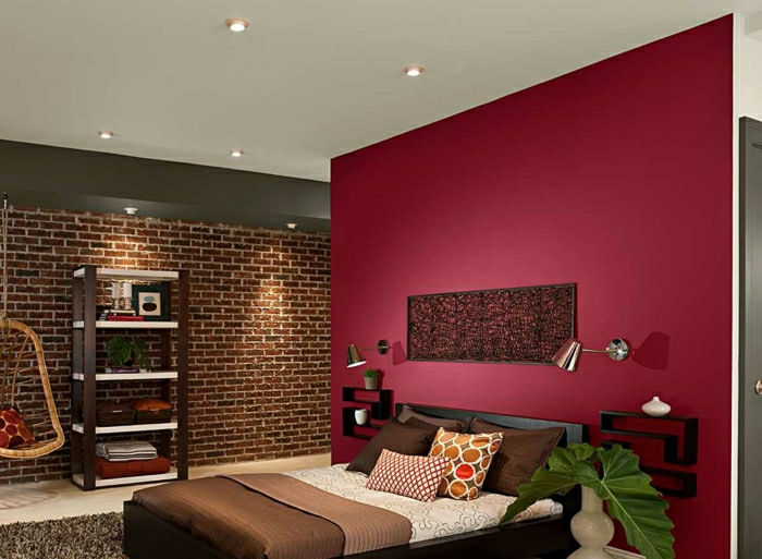 chambre à coucher mur en couleur lie de vin