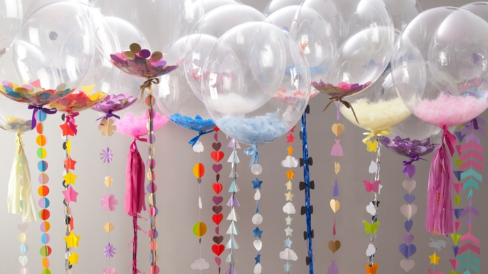 décoration baptême ballons avec confettis