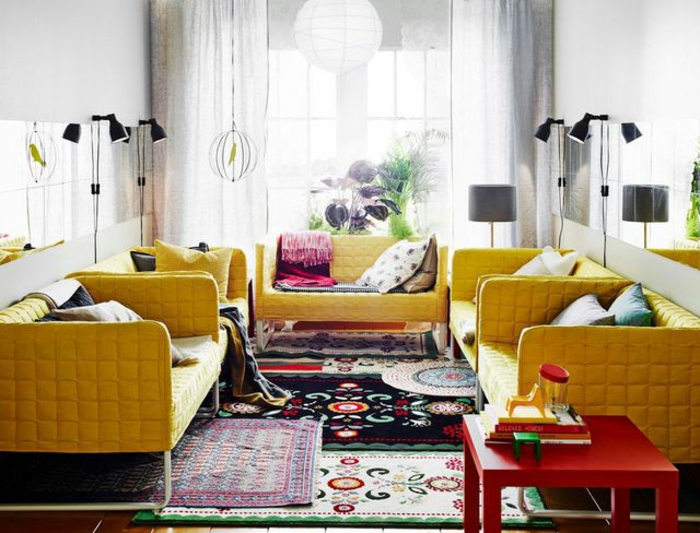 tapis berbère salon canapés jaunes