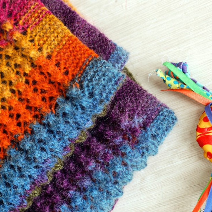écharpes colorées tricothérapie