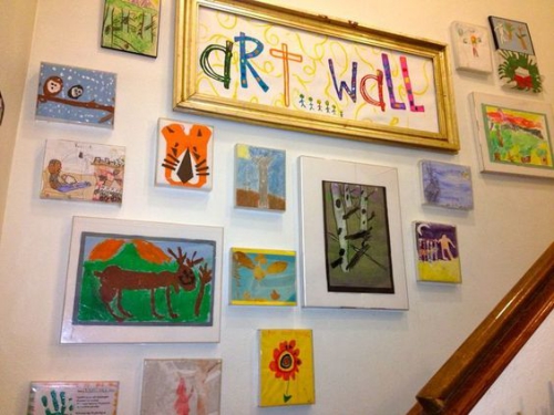 DIY mur gallerie enfants mur de l’ art