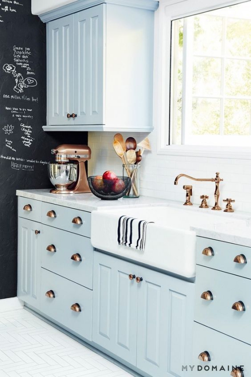 Idées pour armoires de cuisine en couleurs tiroirs et armoires en bleu ciel