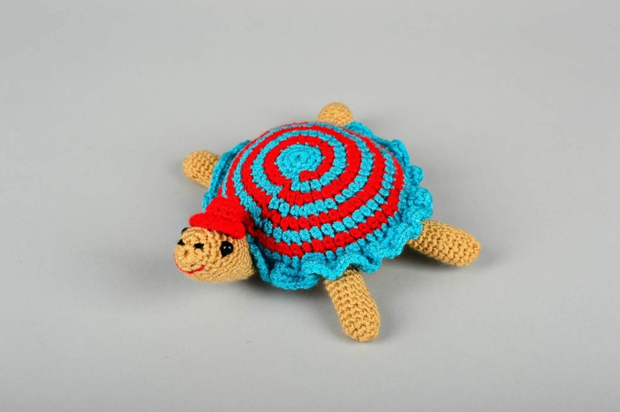 débuter au crochet amigurumi modèle jouet tortue
