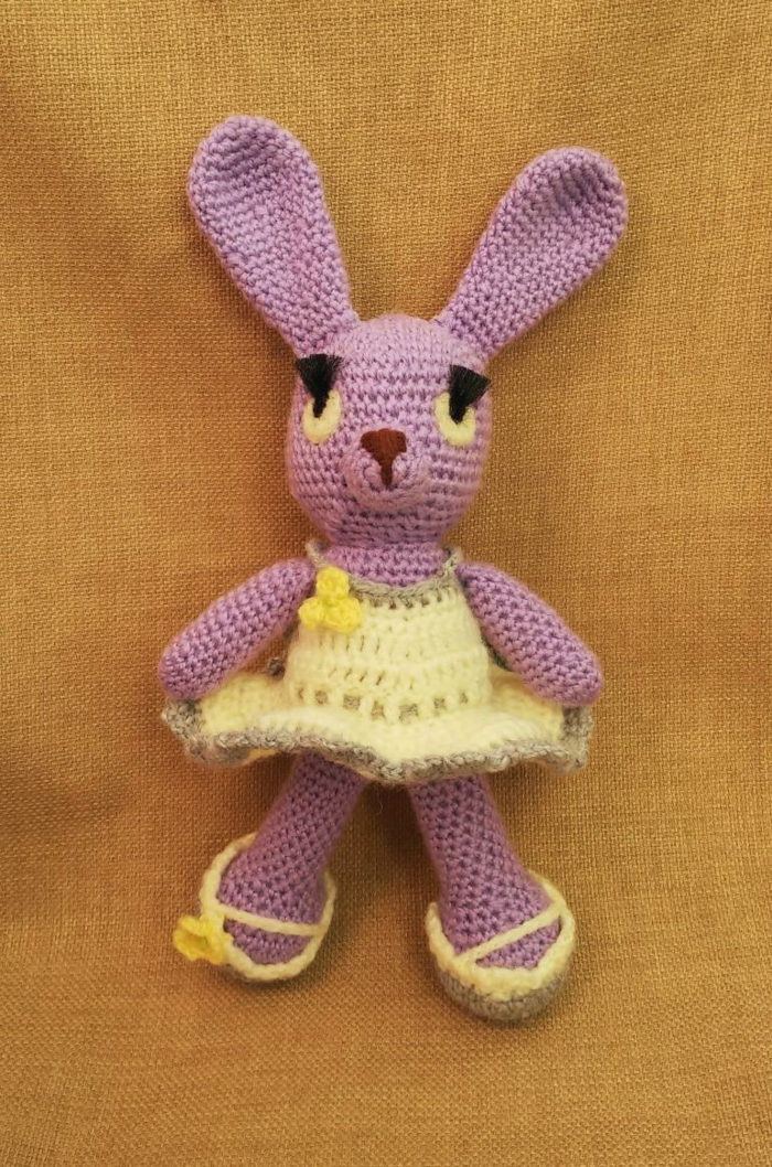 débuter au crochet amigurumi modèle lapin rose