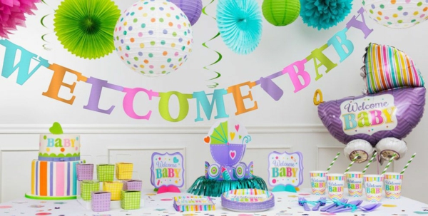 décoration baby shower en papier coloré