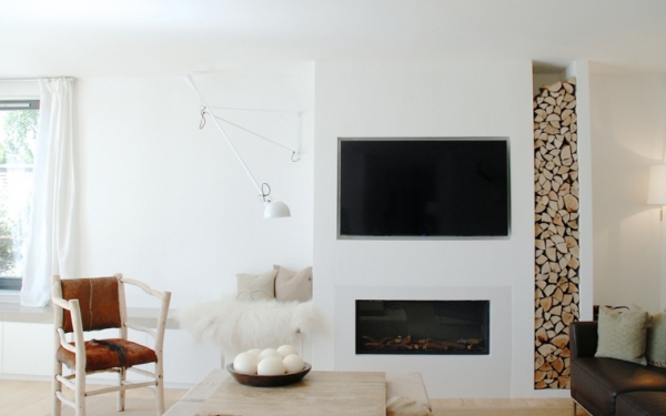 idées pour un salon déco scandinave murs blancs canapé chaise vintage