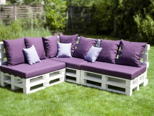 meubles de jardin en pallettes canapé avec sièges et coussins en lilas