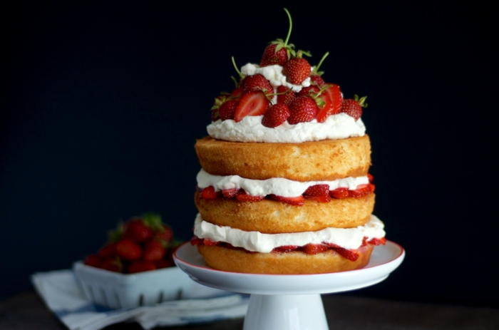 déco gâteau anniversaire avec des fraises