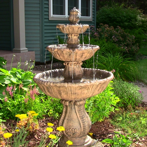 déco jardin fontaine style classique à trois niveaux