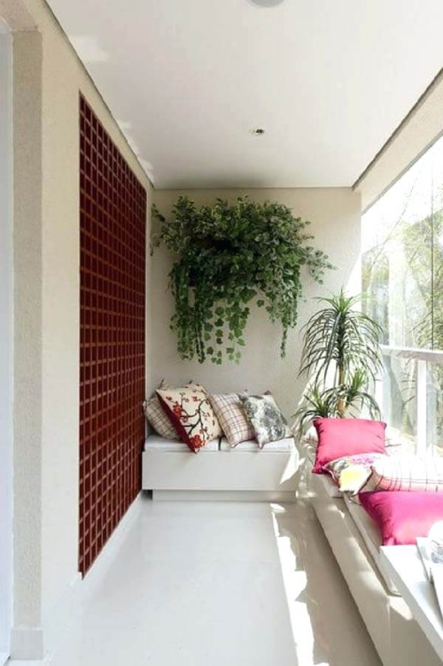 décoration petit balcon terrasse privilégiant le blanc