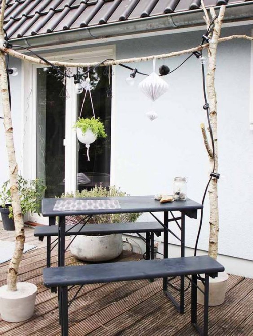 décorer le jardin avec objets de récupération table et bancs