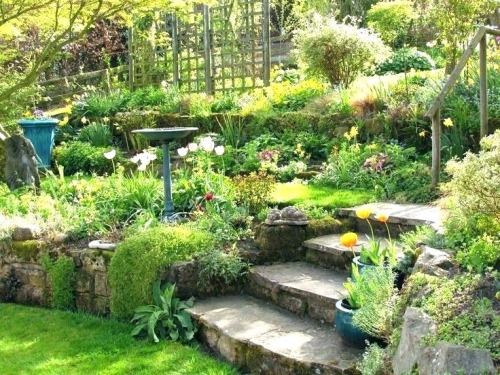 exemple d’aménagement de jardin en pente ou en rocaille jardin à niveaux