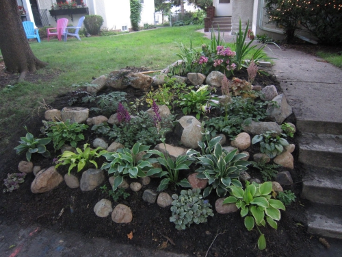 exemple d’aménagement de jardin en pente ou en rocaille la fierté du jardinier