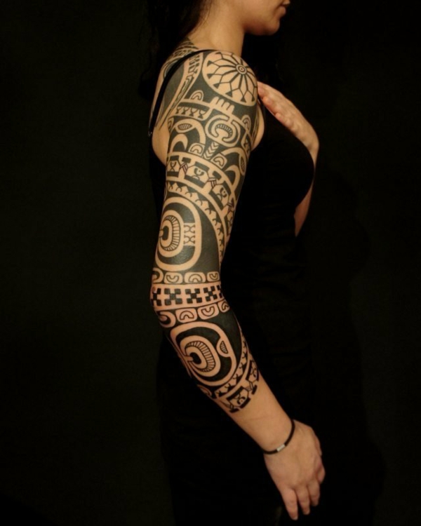 idée de tatouage bras femme tatouage maorie