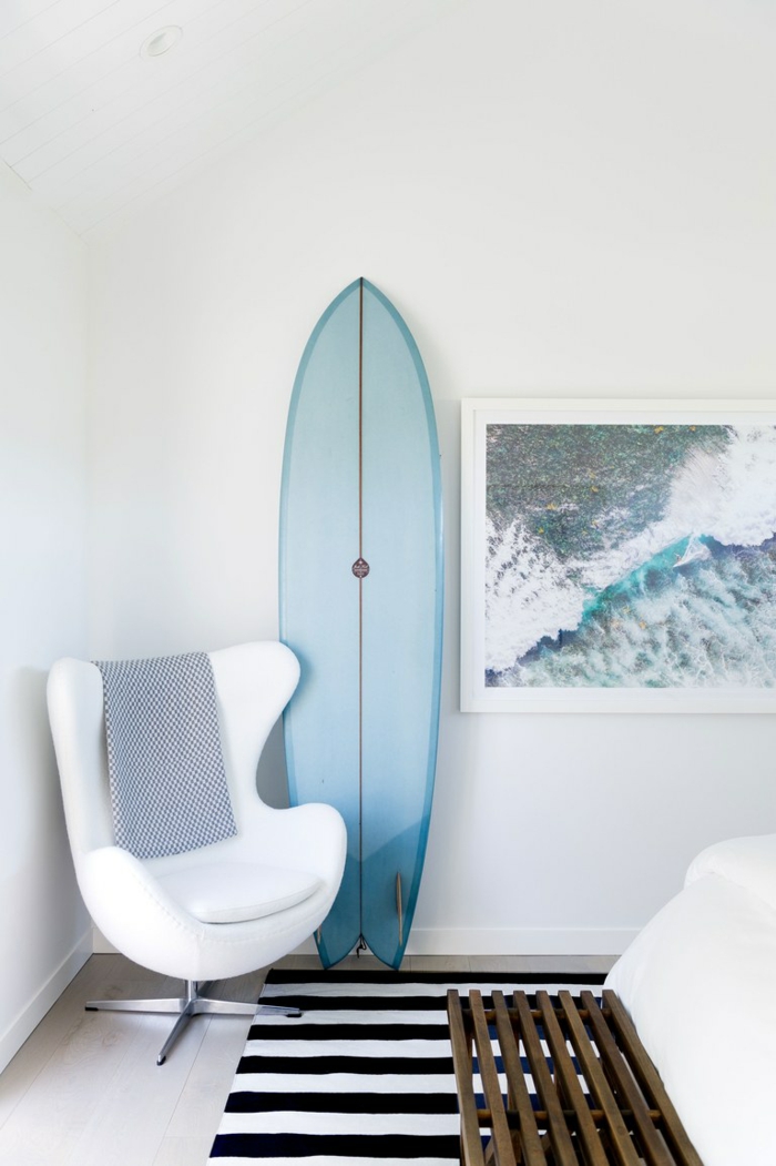 idée déco planche de surf dans la chambre à coucher