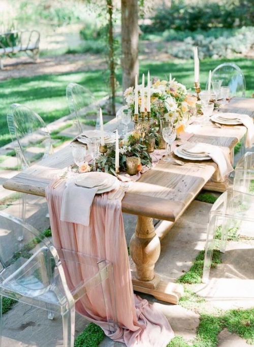 plan de table mariage chaises élégantes en plexiglas
