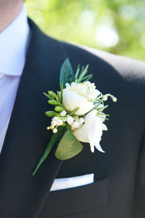 boutonnière mariage roses blanches